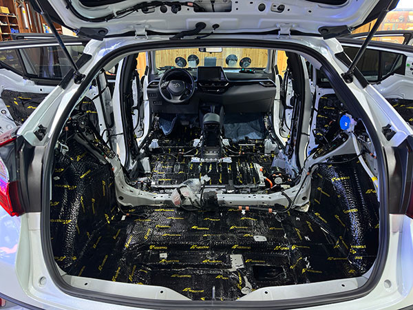 أحدث حالة شركة حول تويوتا ييزاوا سيارة كاملة عزل الصوت حالة البناء